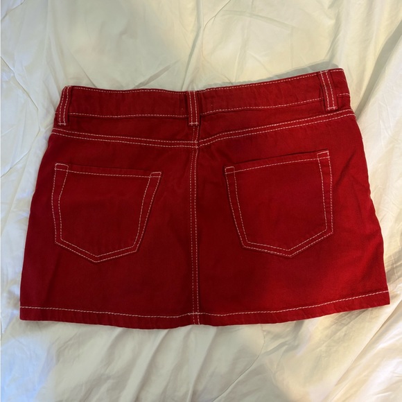 Red mini skirt - Picture 2 of 3